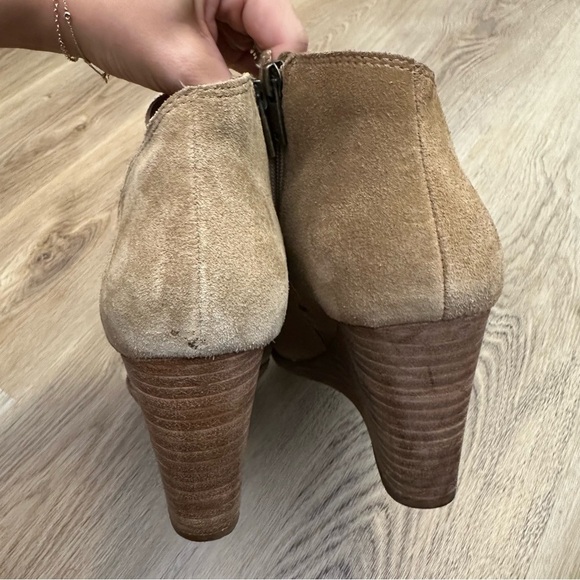 Lucky Brand Yakeena Tan Suede Ankle Wedge Booties size 10 - Picture 5 of 8